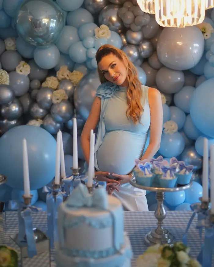 yasemin sefkatli dogacak ikiz bebekleri icin baby shower partisi duzenledi